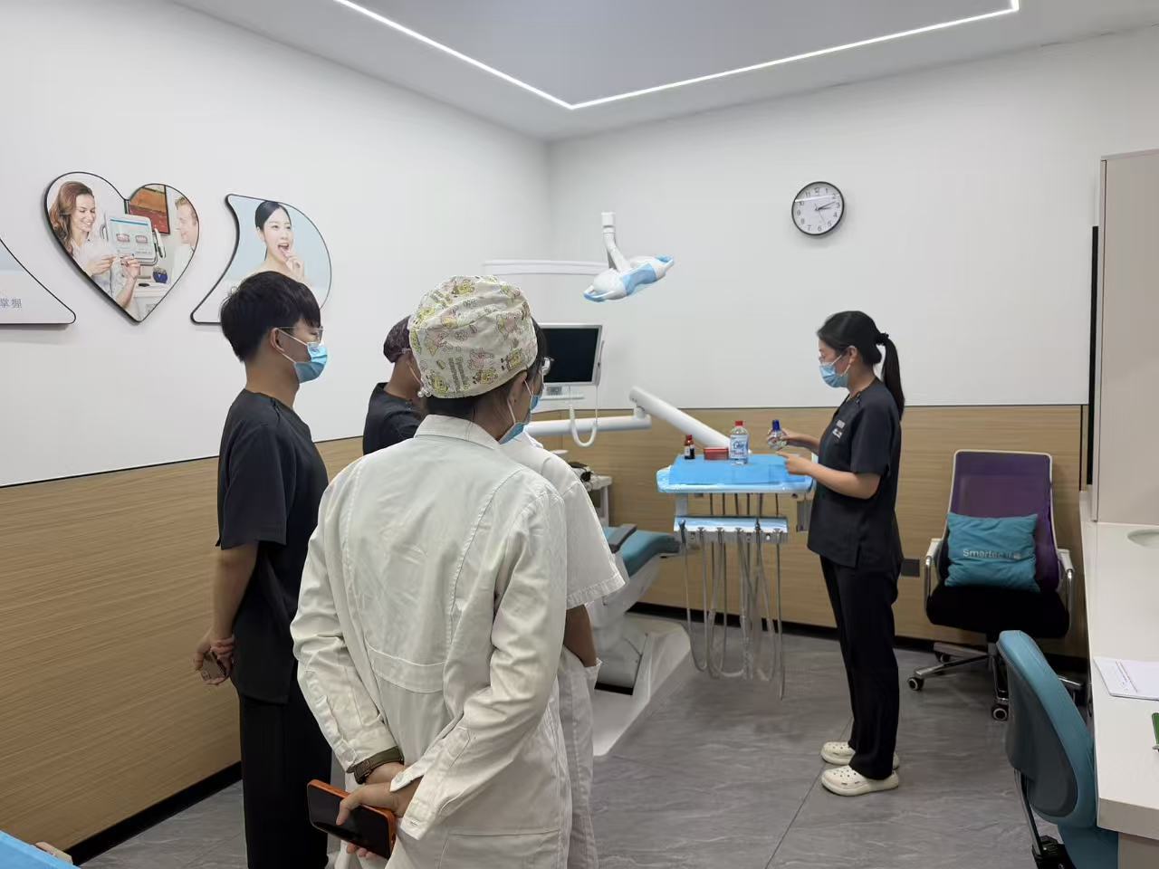 忠一口腔诊室内开展安全培训